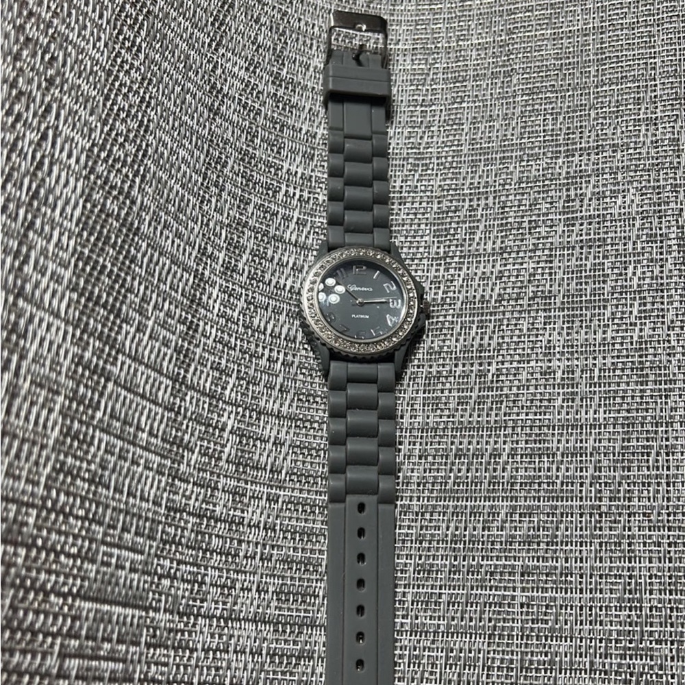 Watch - Picture 2 of 3